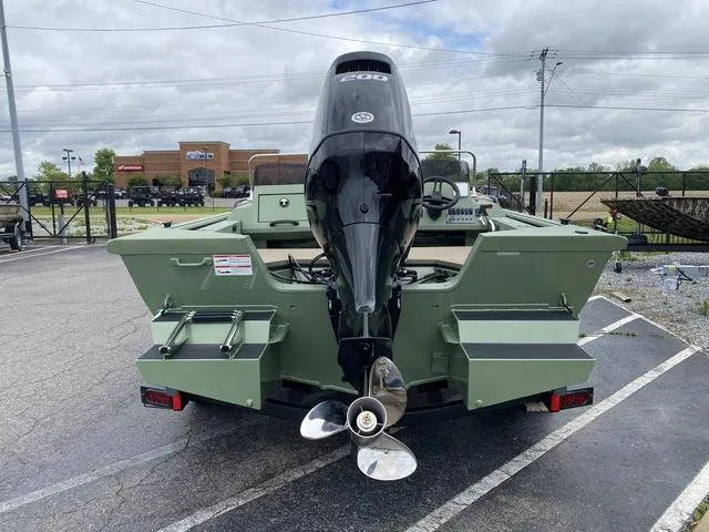 Slide: The Image of SeaArk EASY 200 W/ SUZUKI 200 2025 - 3