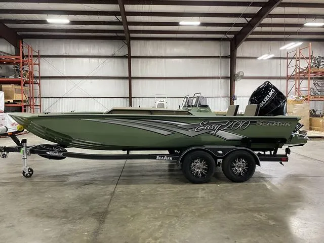 Slide: The Image of SeaArk EASY 200 W/ SUZUKI 200 2025 - 6