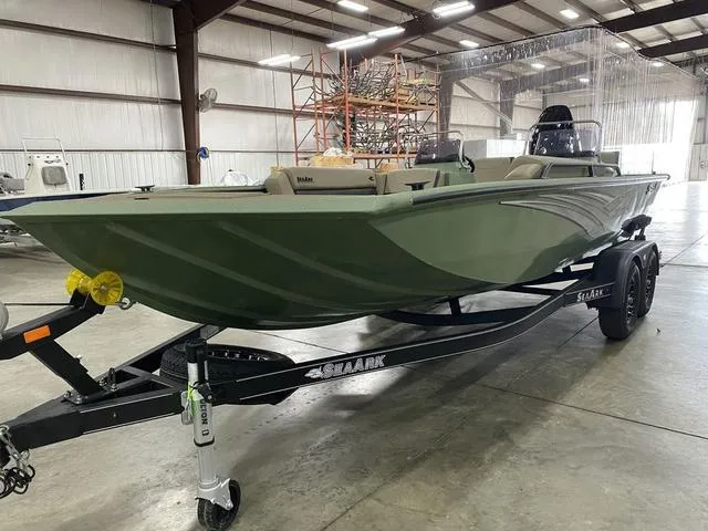 Slide: The Image of SeaArk EASY 200 W/ SUZUKI 200 2025 - 7