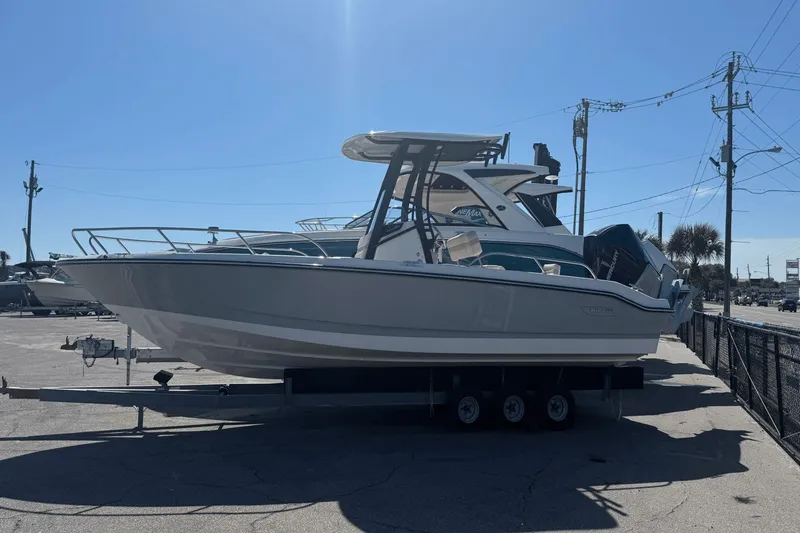 Slide: The Image of Boston Whaler 250 Dauntless 2026 - 0