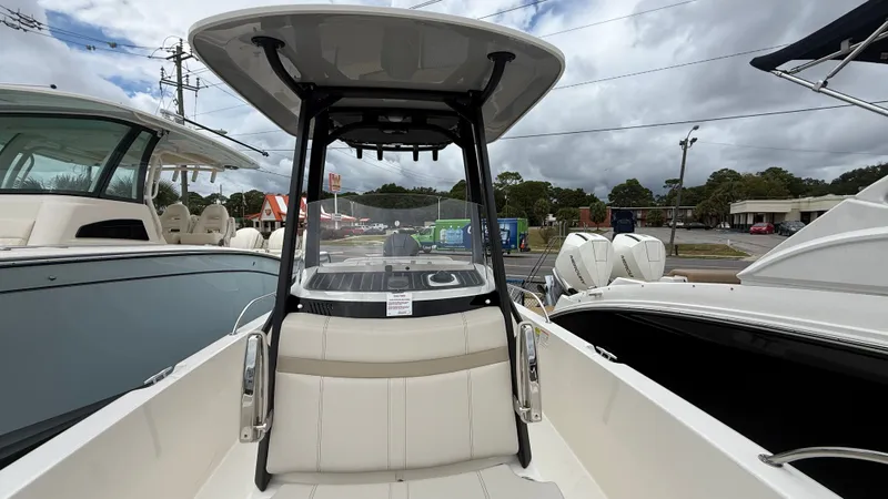 Slide: The Image of Boston Whaler 250 Dauntless 2026 - 36