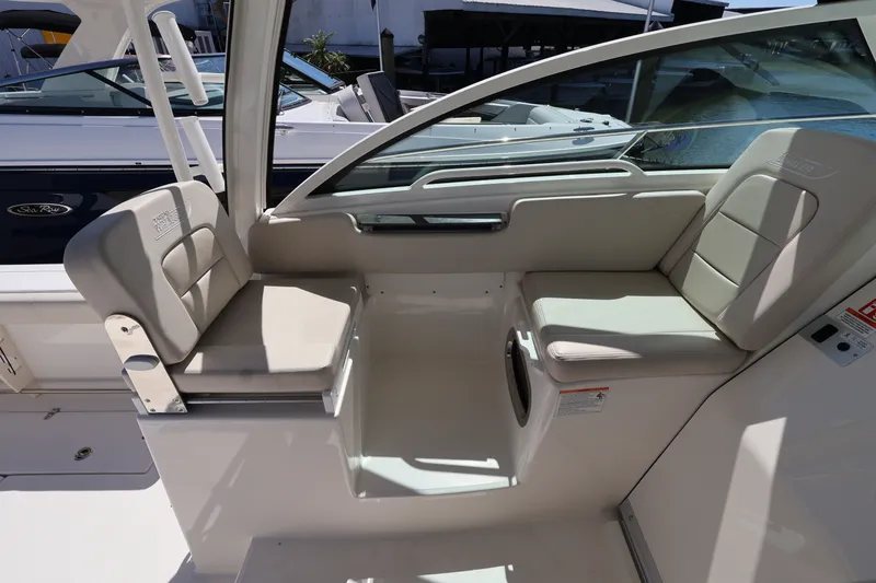 Slide: The Image of Boston Whaler 285 Conquest 2026 - 15