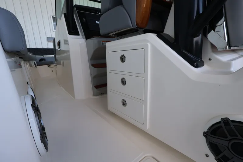 Slide: The Image of Boston Whaler 360 Outrage 2026 - 21
