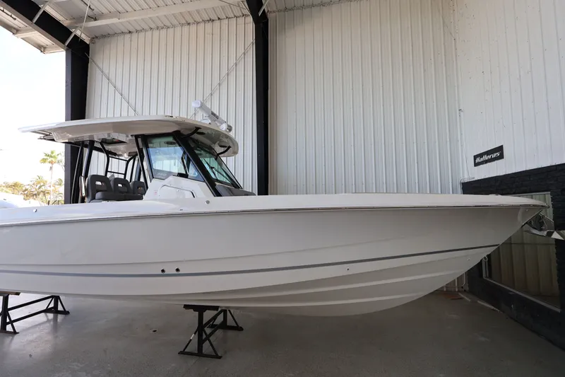 Slide: The Image of Boston Whaler 360 Outrage 2026 - 5
