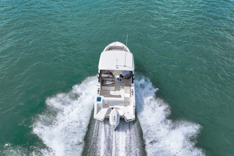 Slide: The Image of Boston Whaler 240 Vantage 2026 - 17