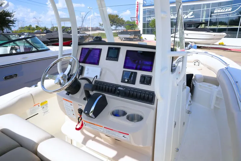 Slide: The Image of Boston Whaler 230 Outrage 2026 - 14