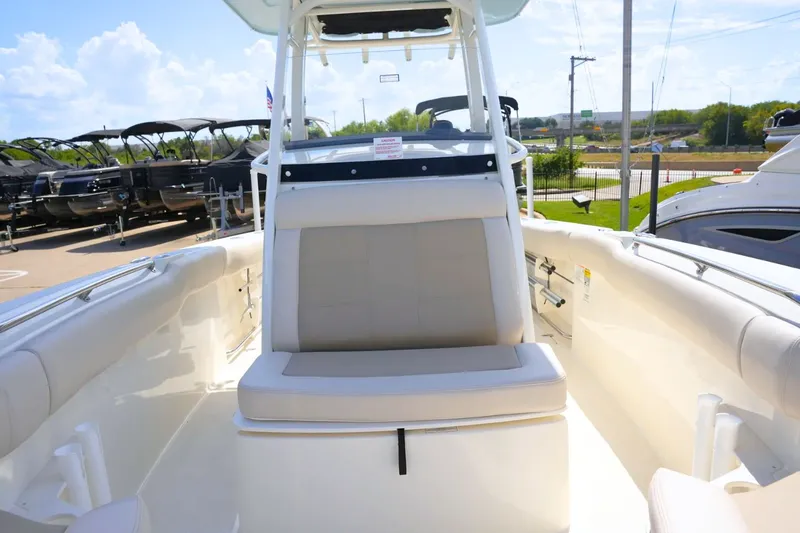 Slide: The Image of Boston Whaler 230 Outrage 2026 - 18