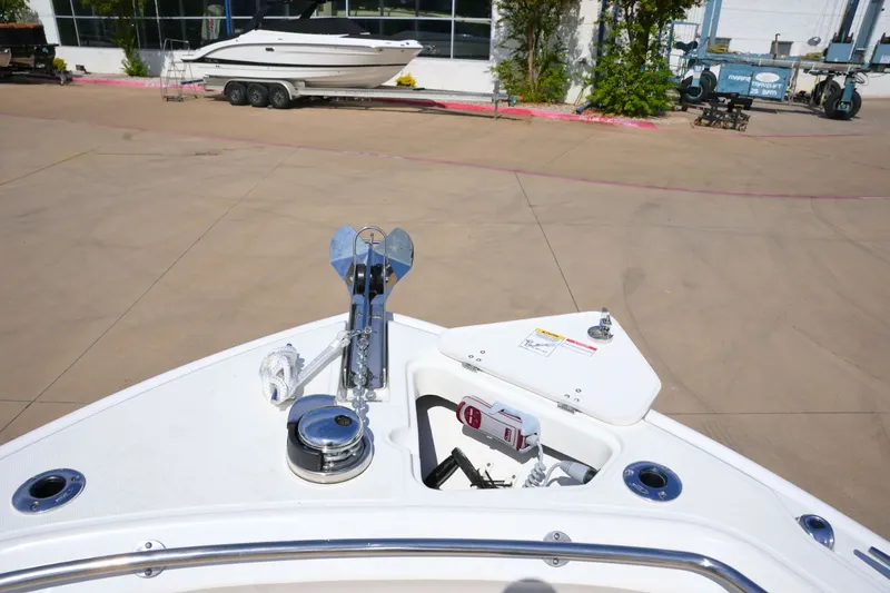 Slide: The Image of Boston Whaler 230 Outrage 2026 - 21