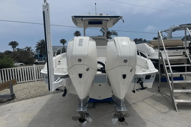 Slide: The Image of Boston Whaler 270 Dauntless 2022 - 1