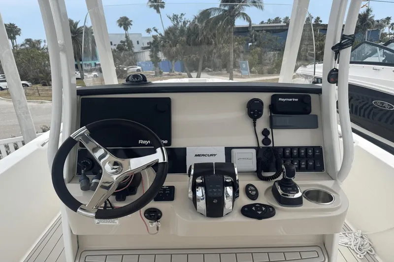 Slide: The Image of Boston Whaler 270 Dauntless 2022 - 6