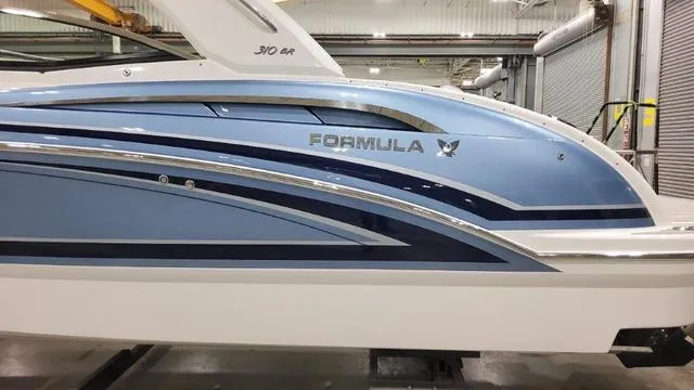 Slide: The Image of Formula 310 Bowrider 2024 - 11