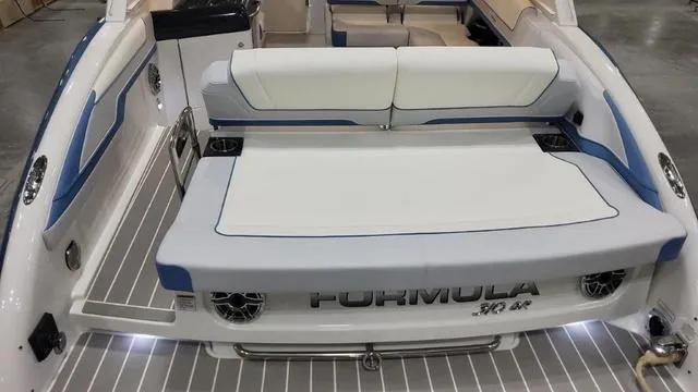 Slide: The Image of Formula 310 Bowrider 2024 - 13