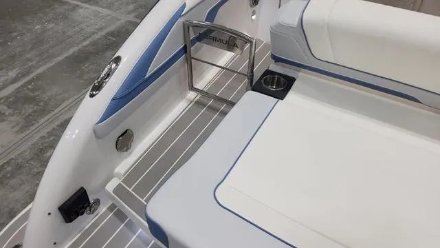 Slide: The Image of Formula 310 Bowrider 2024 - 15