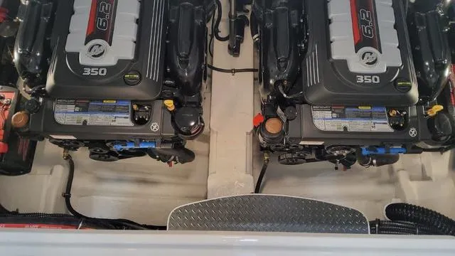 Slide: The Image of Formula 310 Bowrider 2024 - 19