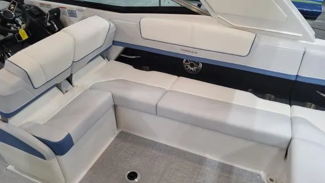 Slide: The Image of Formula 310 Bowrider 2024 - 21