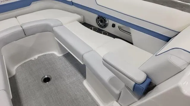 Slide: The Image of Formula 310 Bowrider 2024 - 31