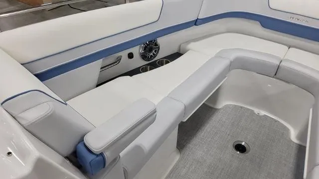 Slide: The Image of Formula 310 Bowrider 2024 - 32