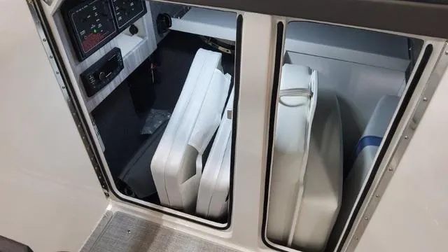 Slide: The Image of Formula 310 Bowrider 2024 - 36