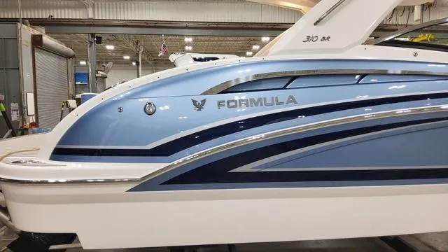 Slide: The Image of Formula 310 Bowrider 2024 - 4