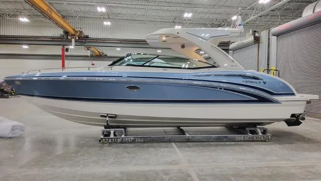 Slide: The Image of Formula 310 Bowrider 2024 - 9