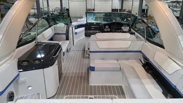 Slide: The Image of Formula 350 Crossover Bowrider 2024 - 11