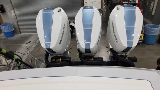 Slide: The Image of Formula 350 Crossover Bowrider 2024 - 12