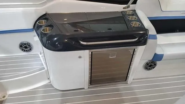 Slide: The Image of Formula 350 Crossover Bowrider 2024 - 19