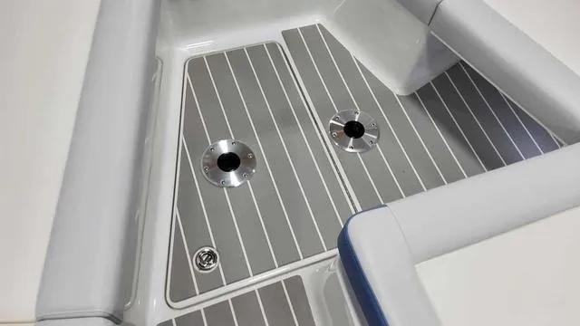 Slide: The Image of Formula 350 Crossover Bowrider 2024 - 30