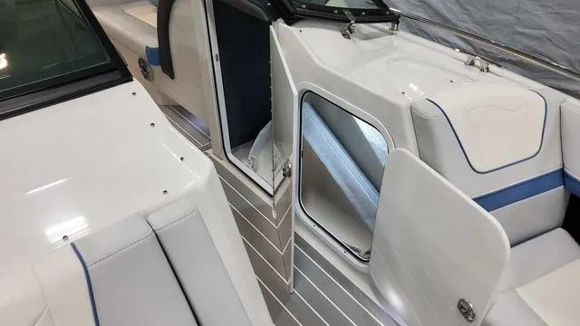 Slide: The Image of Formula 350 Crossover Bowrider 2024 - 32