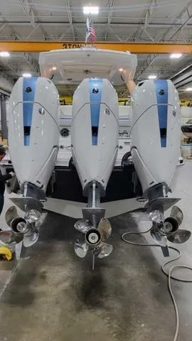 Slide: The Image of Formula 350 Crossover Bowrider 2024 - 8