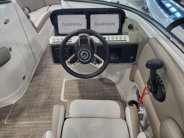 Slide: The Image of Crownline Boats 250 XSS 2024 - 5