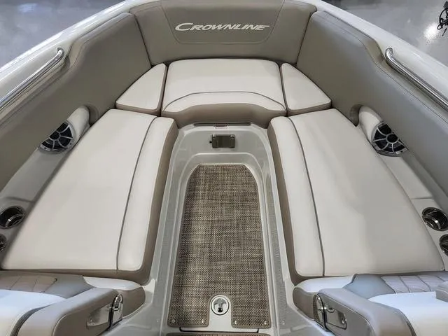 Slide: The Image of Crownline Boats 250 XSS 2024 - 8