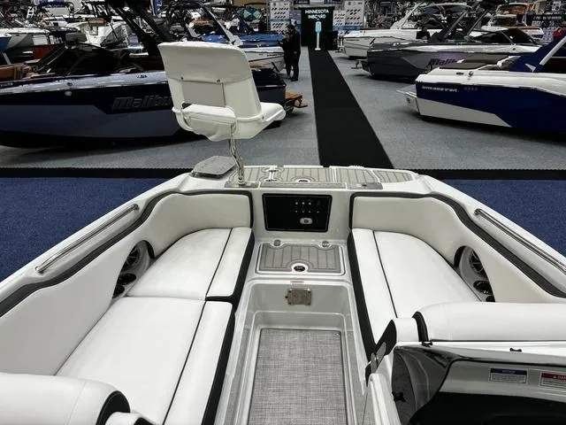 Slide: The Image of Crownline Boats E210 XS 2024 - 7