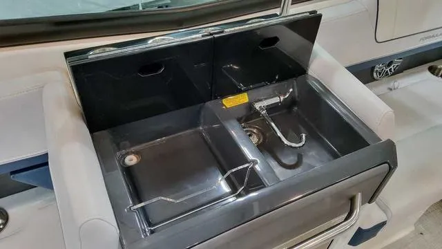 Slide: The Image of Formula 330 Crossover Bowrider 2025 - 10