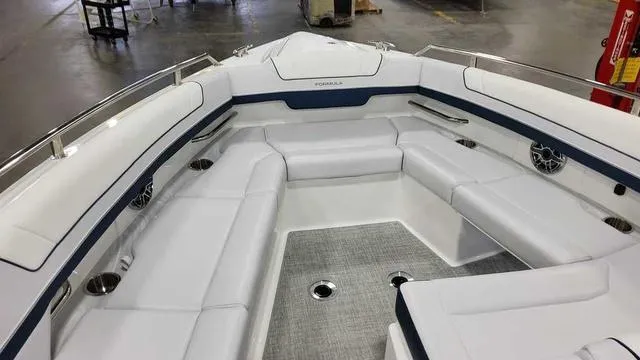 Slide: The Image of Formula 330 Crossover Bowrider 2025 - 20