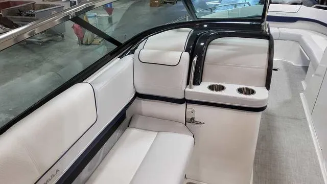 Slide: The Image of Formula 310 Bowrider 2025 - 10