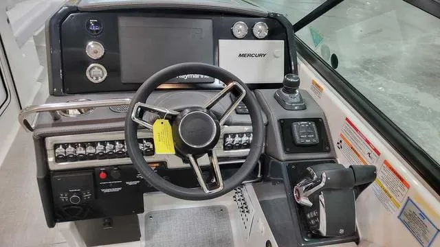 Slide: The Image of Formula 310 Bowrider 2025 - 14