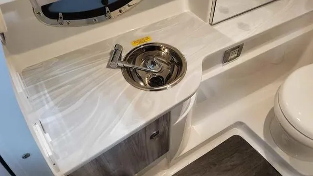 Slide: The Image of Formula 310 Bowrider 2025 - 17