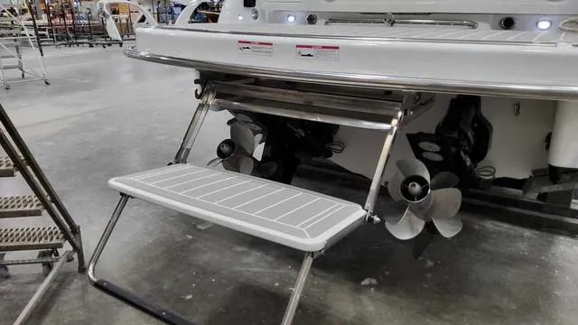 Slide: The Image of Formula 310 Bowrider 2025 - 21