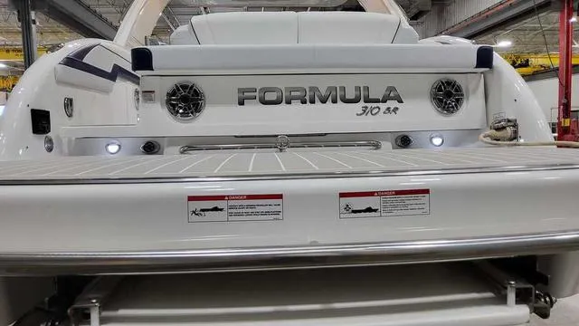 Slide: The Image of Formula 310 Bowrider 2025 - 22