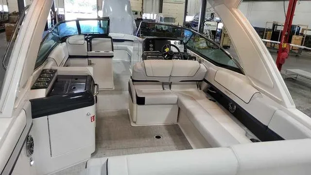 Slide: The Image of Formula 310 Bowrider 2025 - 4