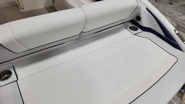 Slide: The Image of Formula 310 Bowrider 2025 - 5