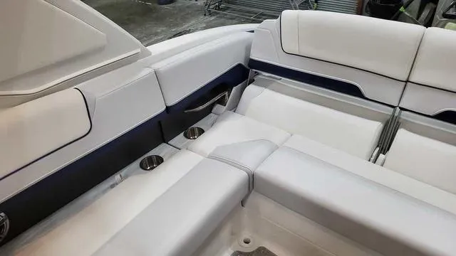 Slide: The Image of Formula 310 Bowrider 2025 - 7