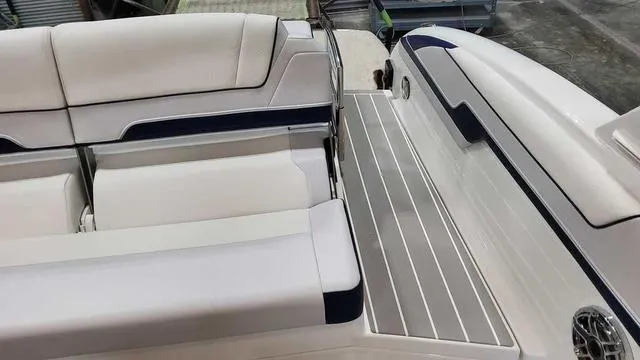 Slide: The Image of Formula 310 Bowrider 2025 - 8