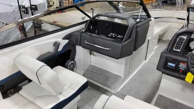 Slide: The Image of Formula 270 Bowrider 2025 - 10