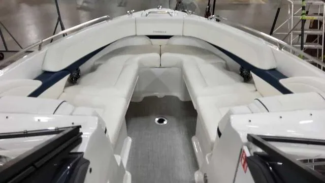 Slide: The Image of Formula 270 Bowrider 2025 - 13