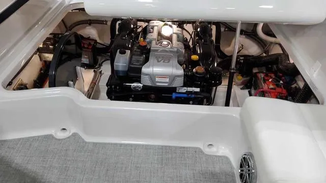 Slide: The Image of Formula 270 Bowrider 2025 - 14