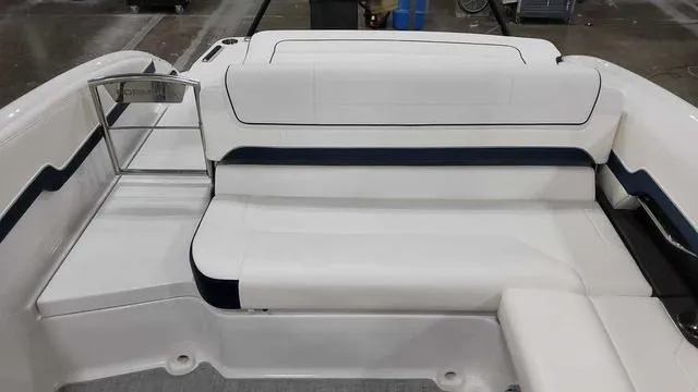 Slide: The Image of Formula 270 Bowrider 2025 - 4