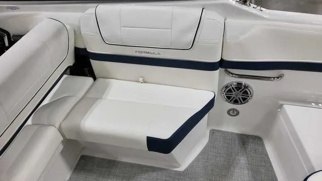 Slide: The Image of Formula 270 Bowrider 2025 - 5