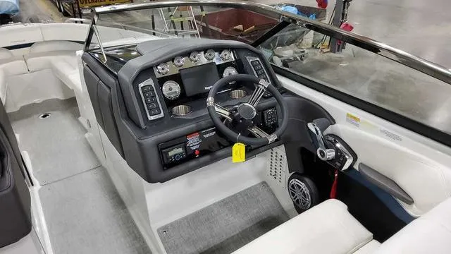 Slide: The Image of Formula 270 Bowrider 2025 - 9